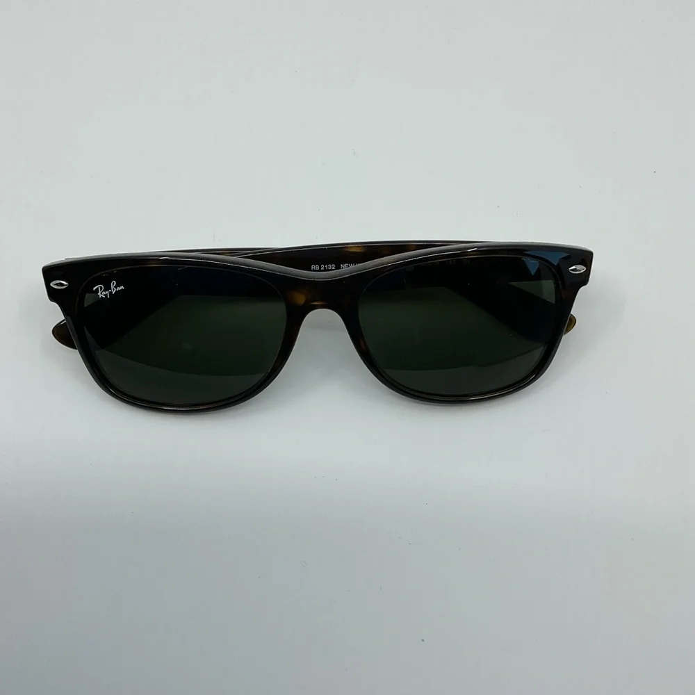 Ray-Ban New Wayfarer Classic Tortoise Shell Sunglasses - Picture 2 of 10